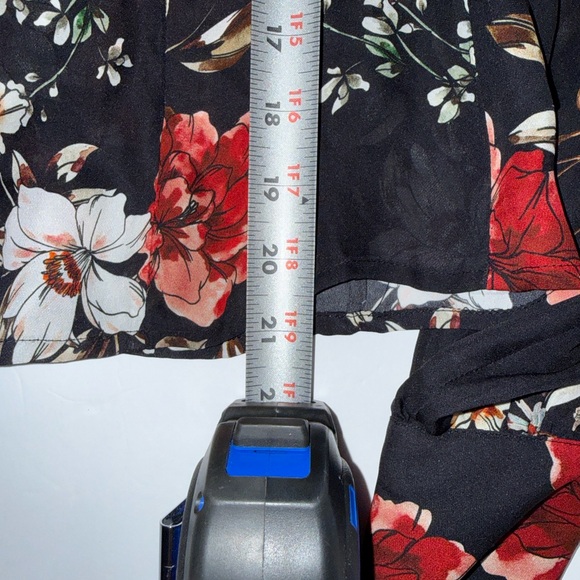 NICHOLAS Black Red Floral 100% Silk Keyhole Button Up Blouse Women’s Size XS/S* - Picture 14 of 15